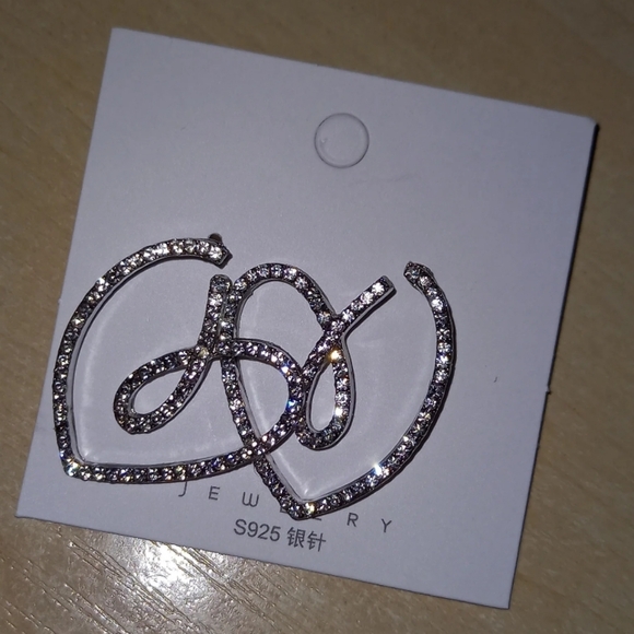 Glamourous Heart Earrings  ✨️❤️ - Picture 3 of 10